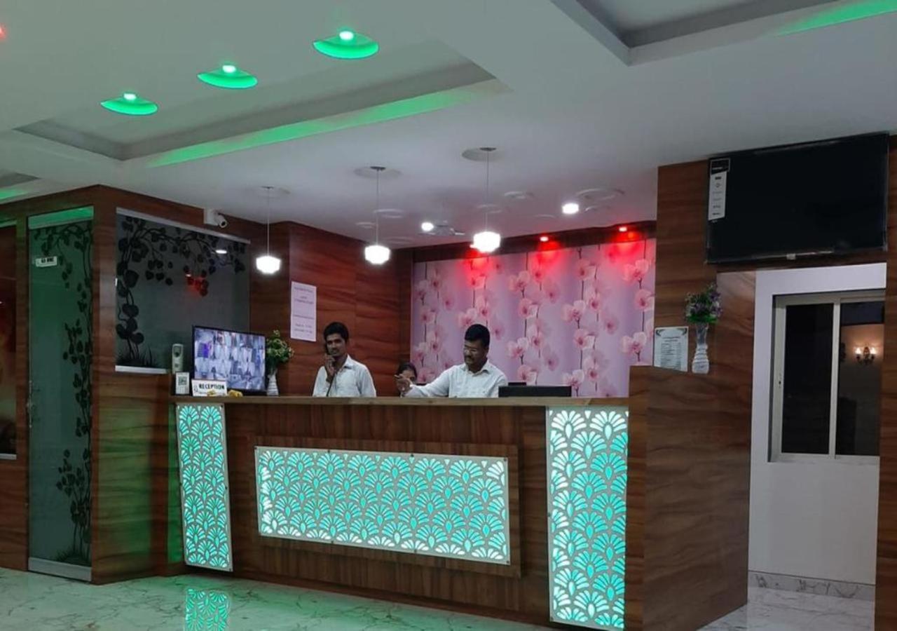 Hotel Sai Sk Palace Ширди Экстерьер фото